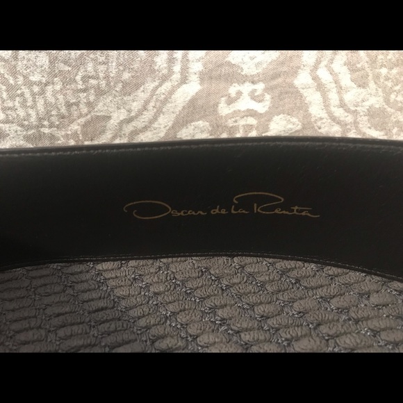Oscar De La Renta Leather Belt, Small